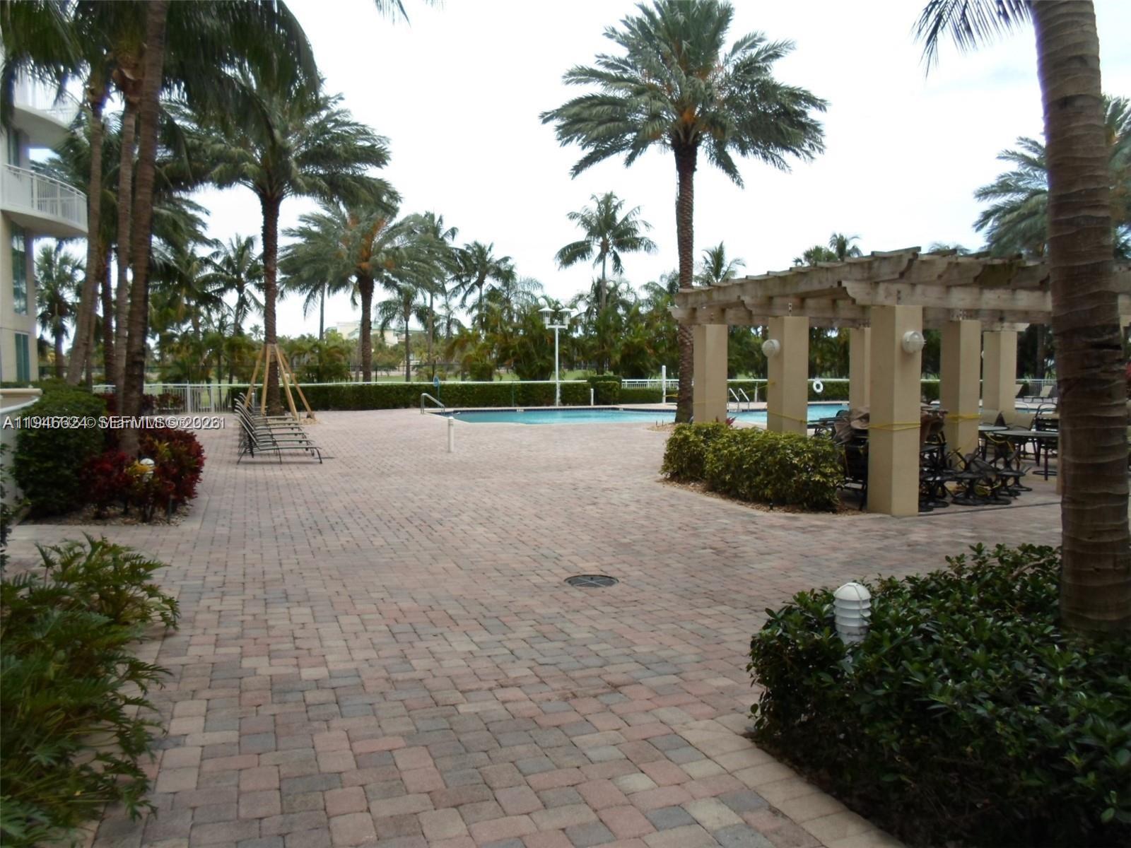 DUO CONDOMINIUM WEST - Residential