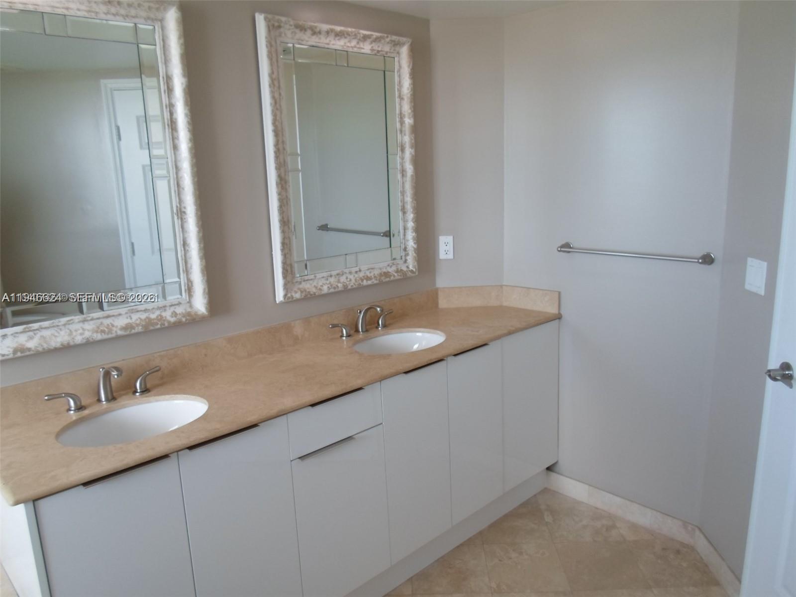 DUO CONDOMINIUM WEST - Residential