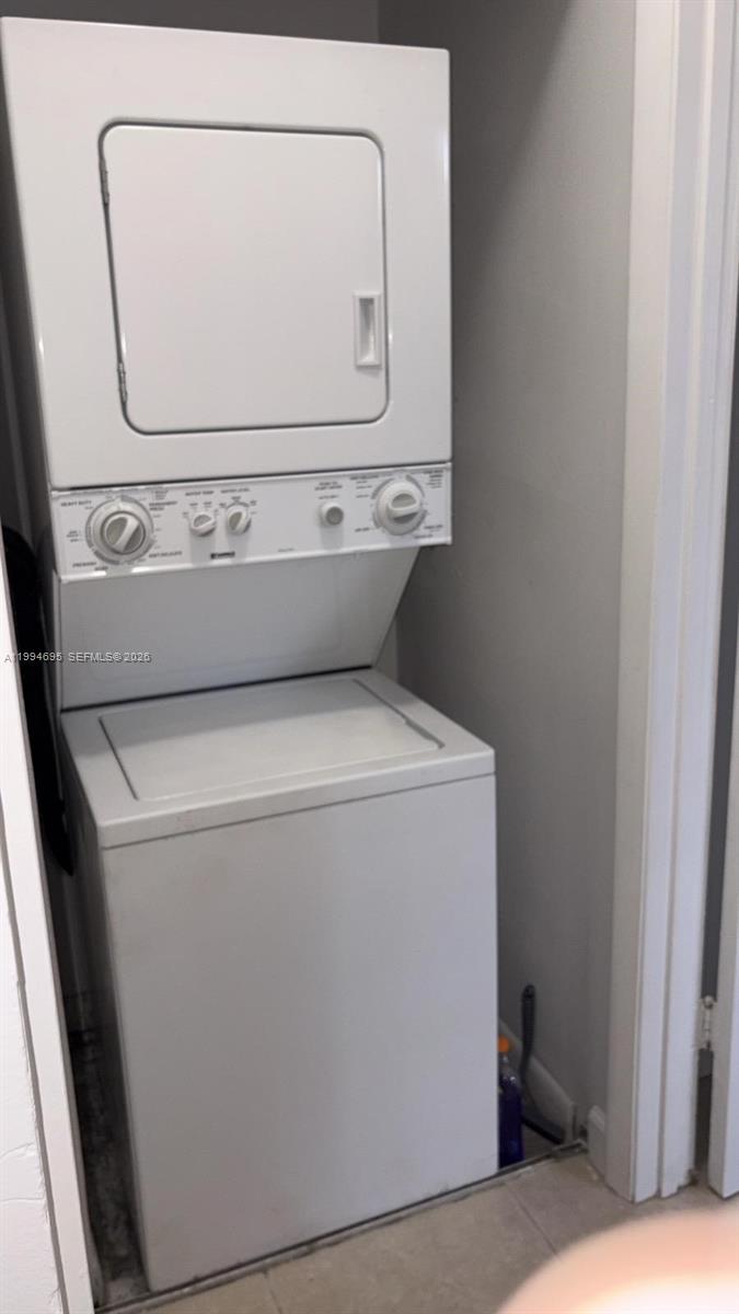 REFLECTIONS AT PEMBROKE P - Residential Lease