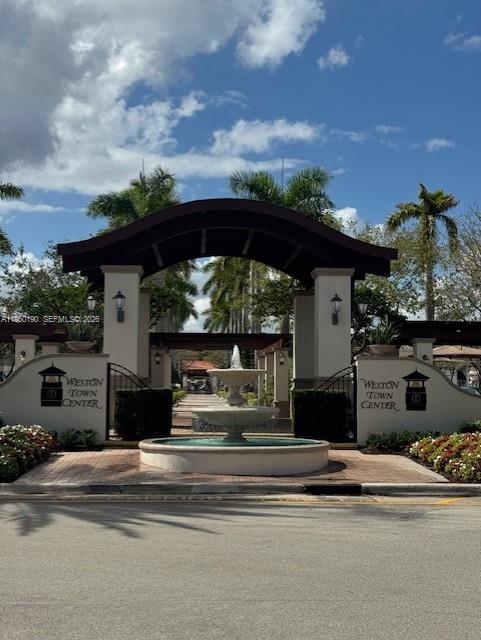 MARIPOSA POINTE AT WESTON - Residential