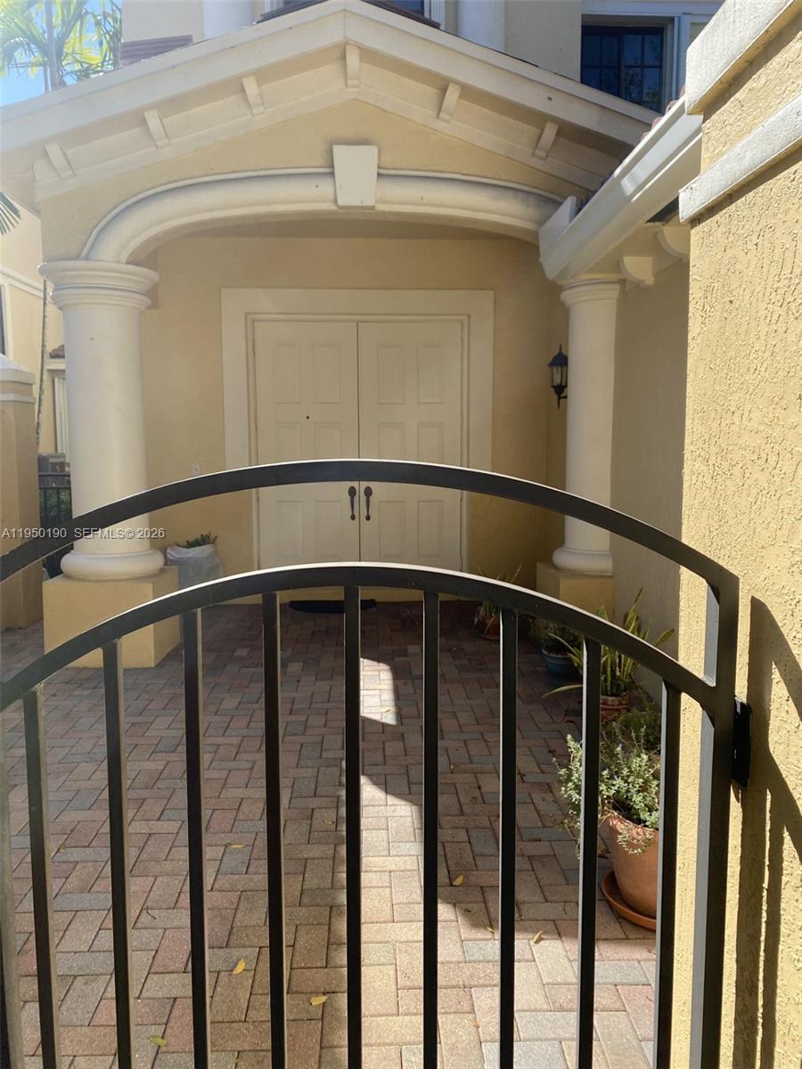 MARIPOSA POINTE AT WESTON - Residential