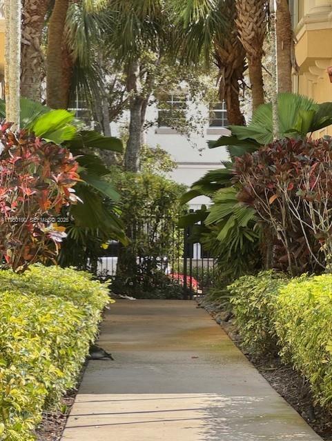 MARIPOSA POINTE AT WESTON - Residential