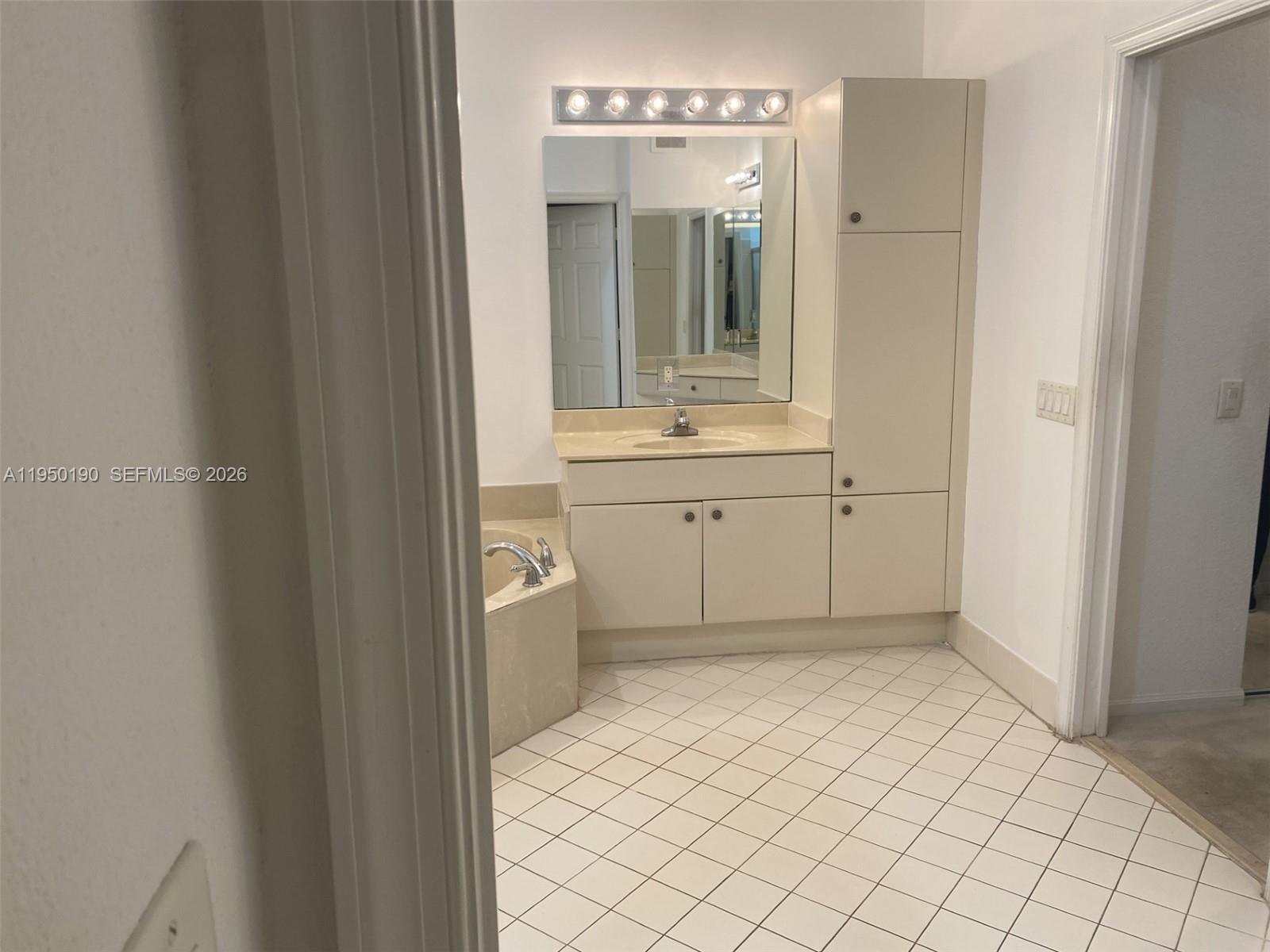 MARIPOSA POINTE AT WESTON - Residential