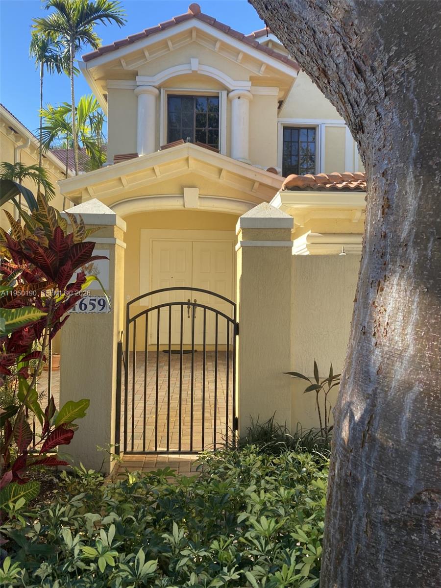 MARIPOSA POINTE AT WESTON - Residential