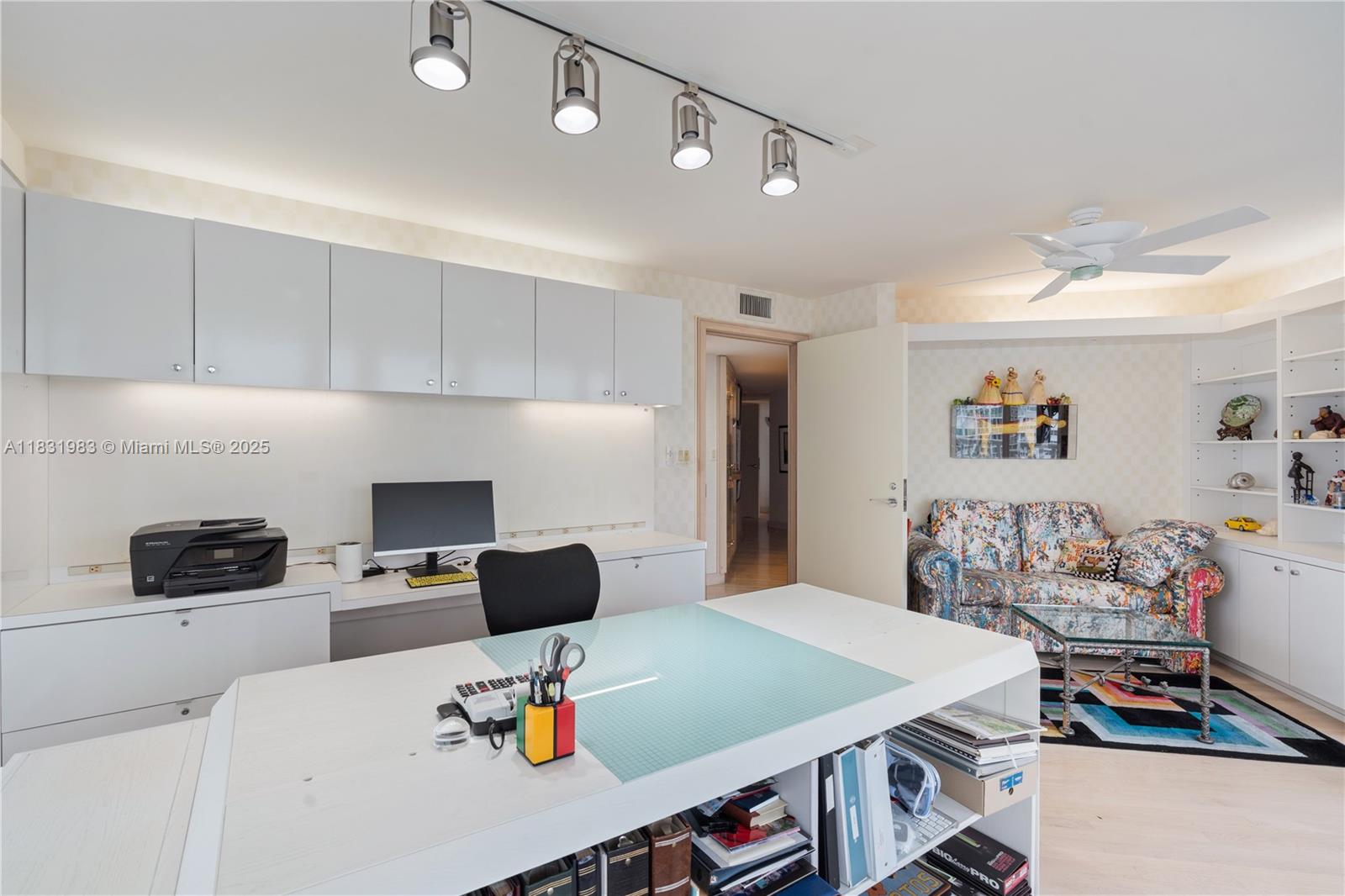 POINT OF AMERICAS - Residential