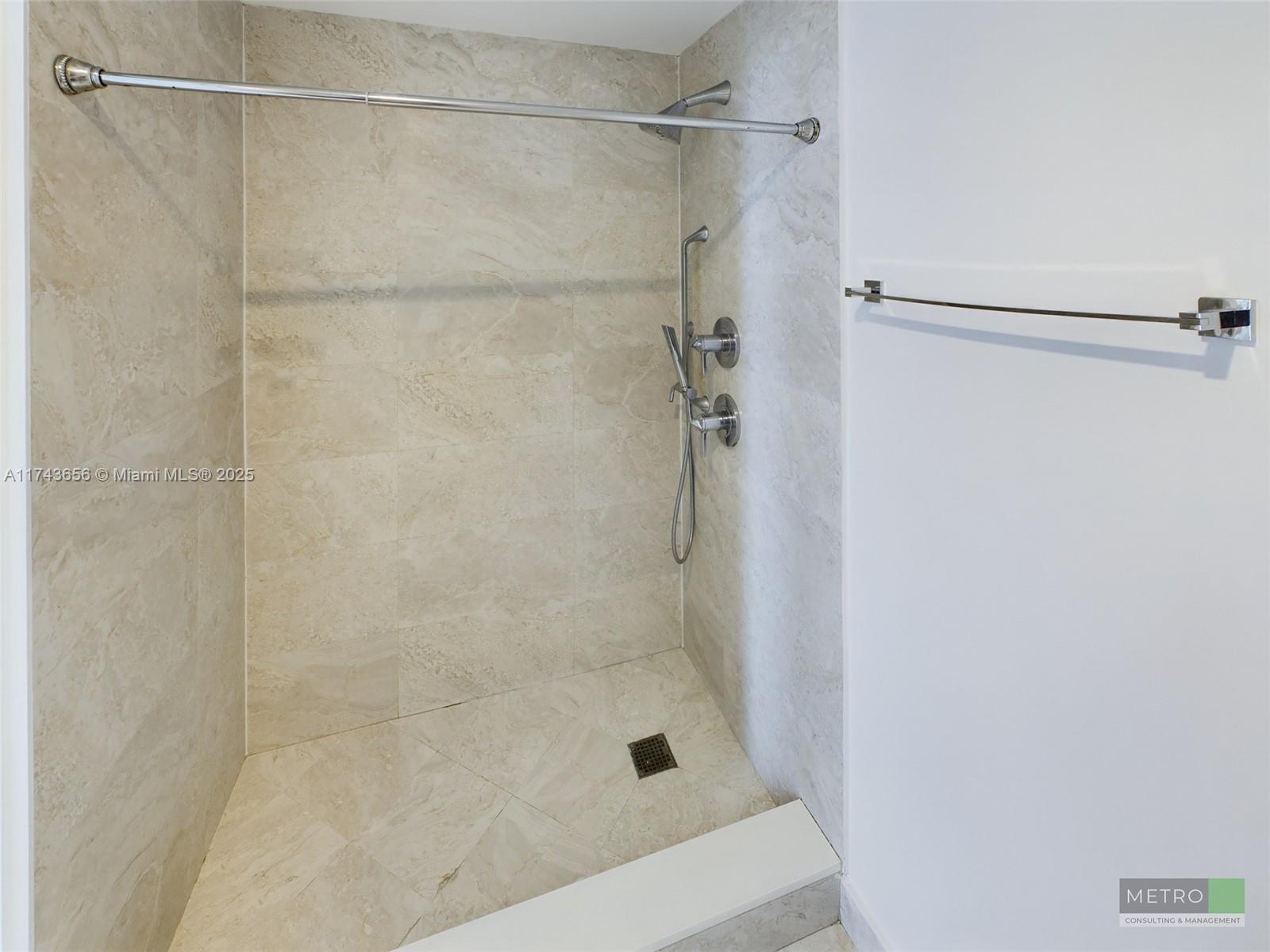 ARIA ON THE BAY CONDO - Residential