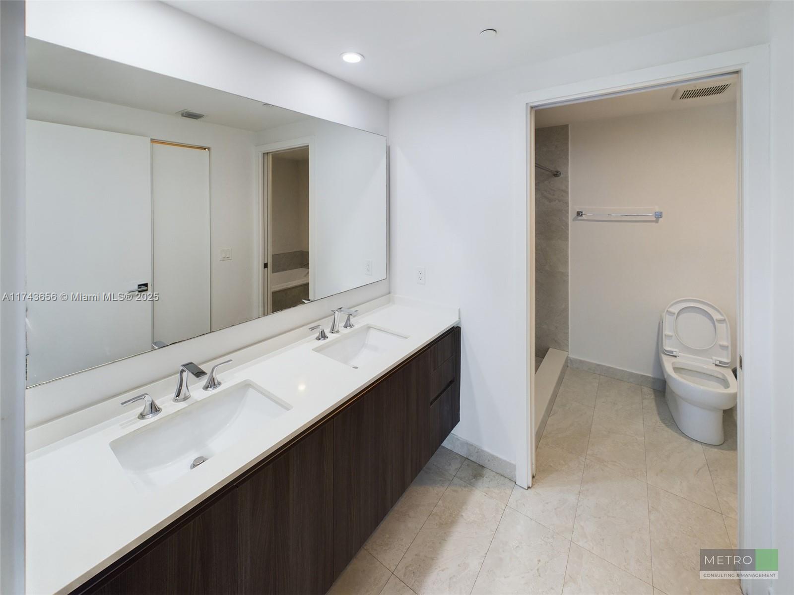 ARIA ON THE BAY CONDO - Residential