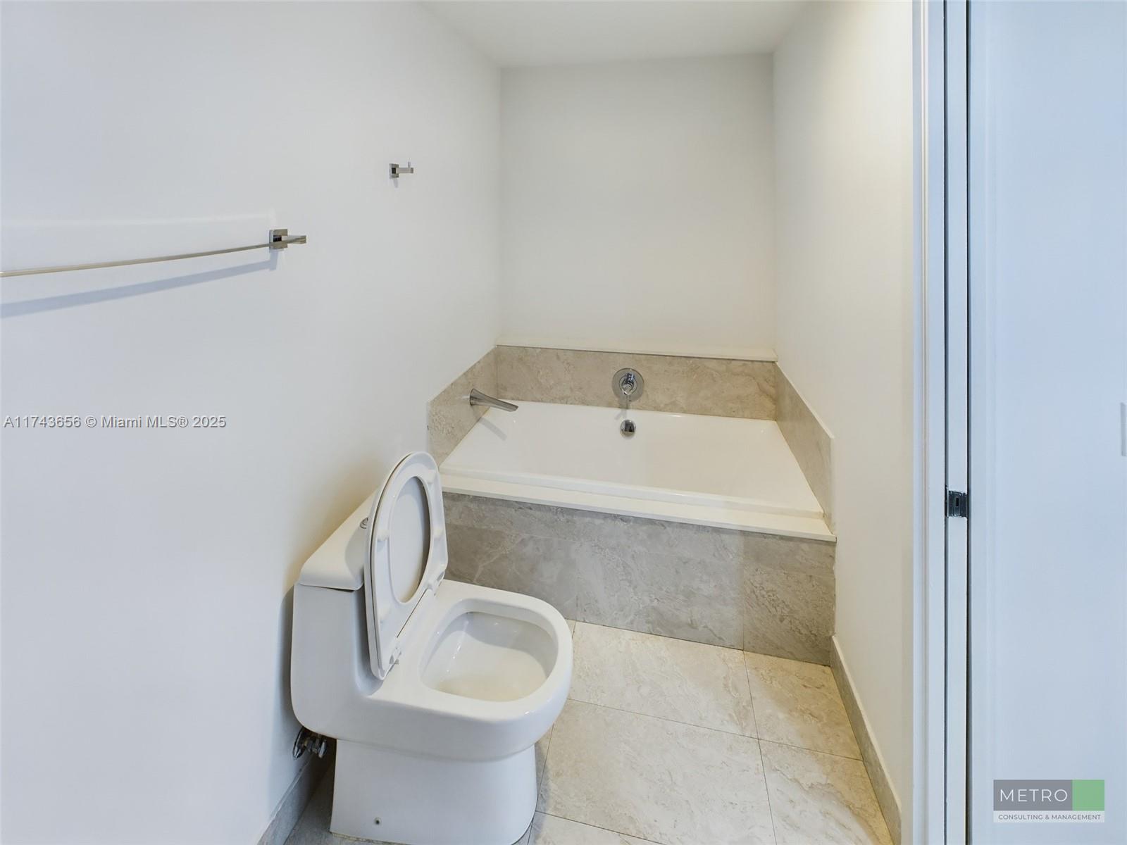 ARIA ON THE BAY CONDO - Residential