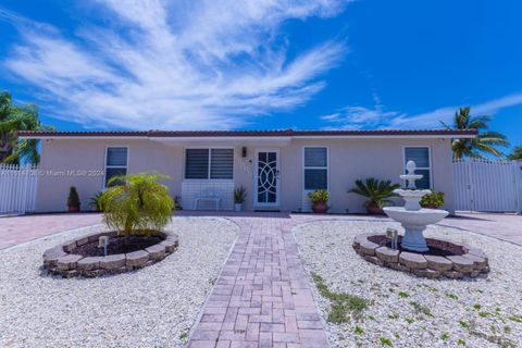 Single Family Residence in Homestead FL 25305 124 ct Ct.jpg