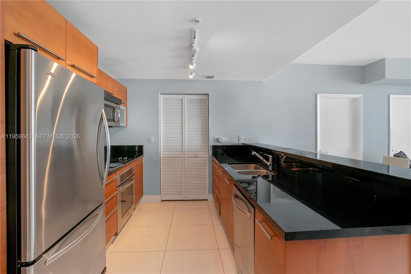 VIZCAYNE SOUTH CONDO - Residential Lease