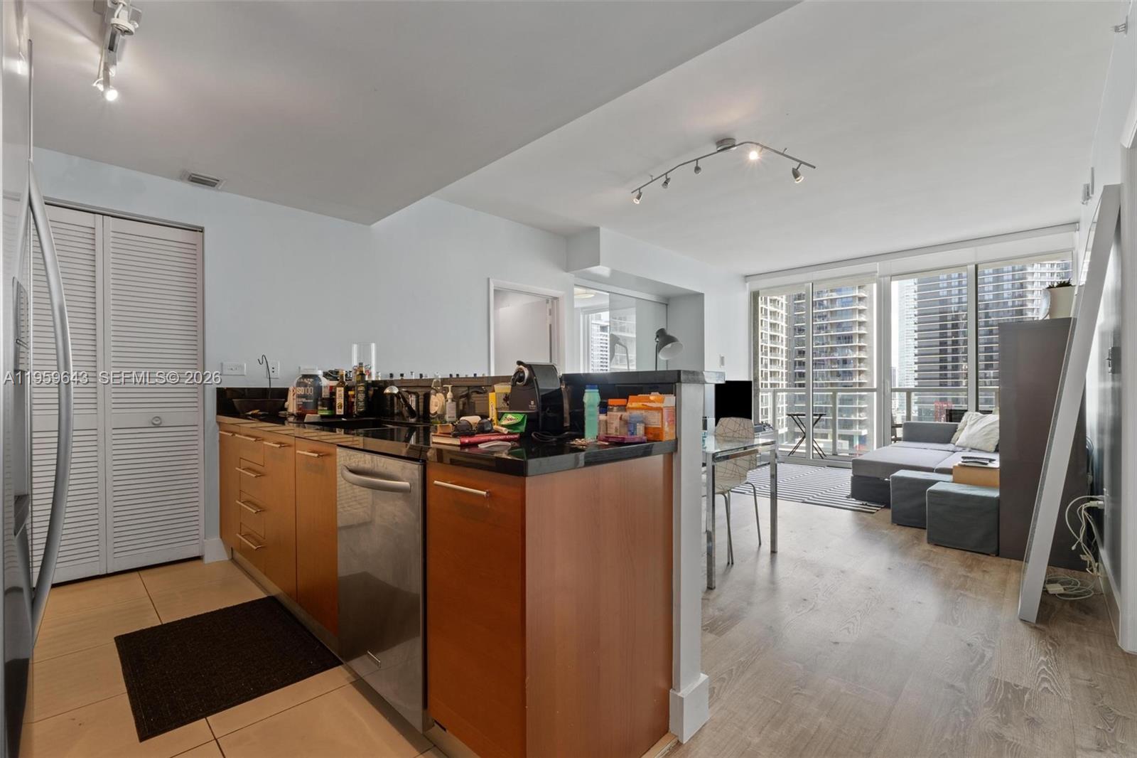 VIZCAYNE SOUTH CONDO - Residential Lease