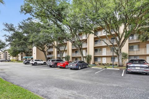 Photo of 9470 Tangerine Pl #105, Davie, FL 33324 (MLS # A12004675)