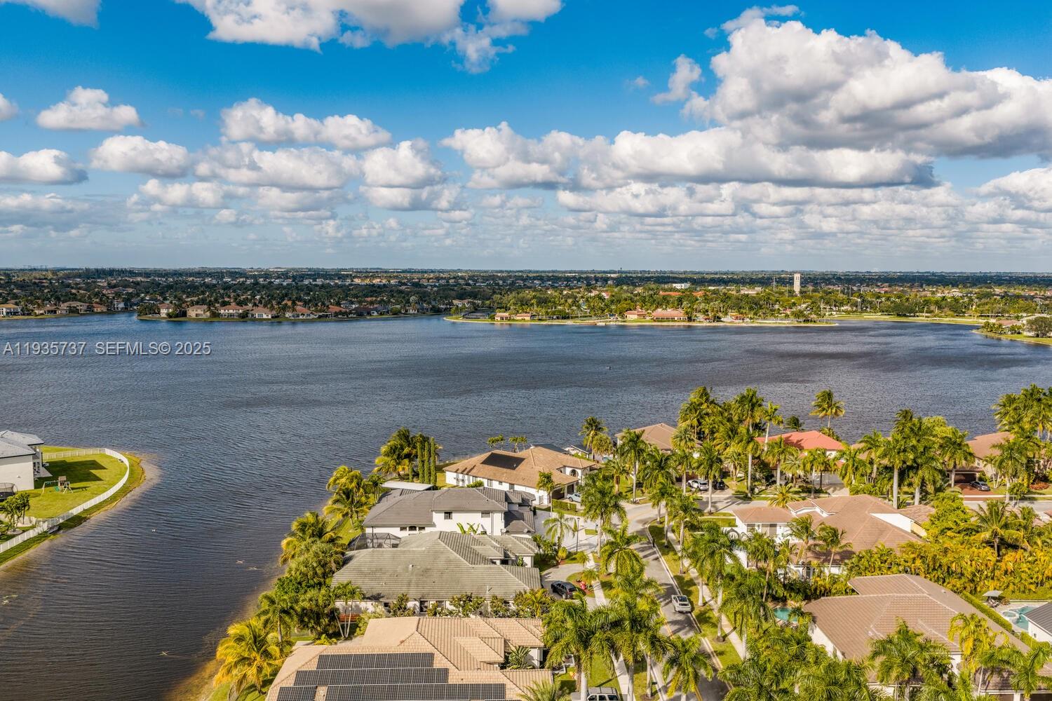 SUNSET LAKES PLAT ONE - Residential