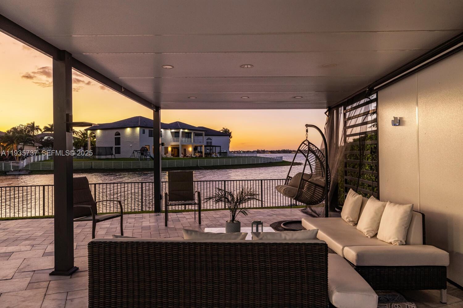 SUNSET LAKES PLAT ONE - Residential