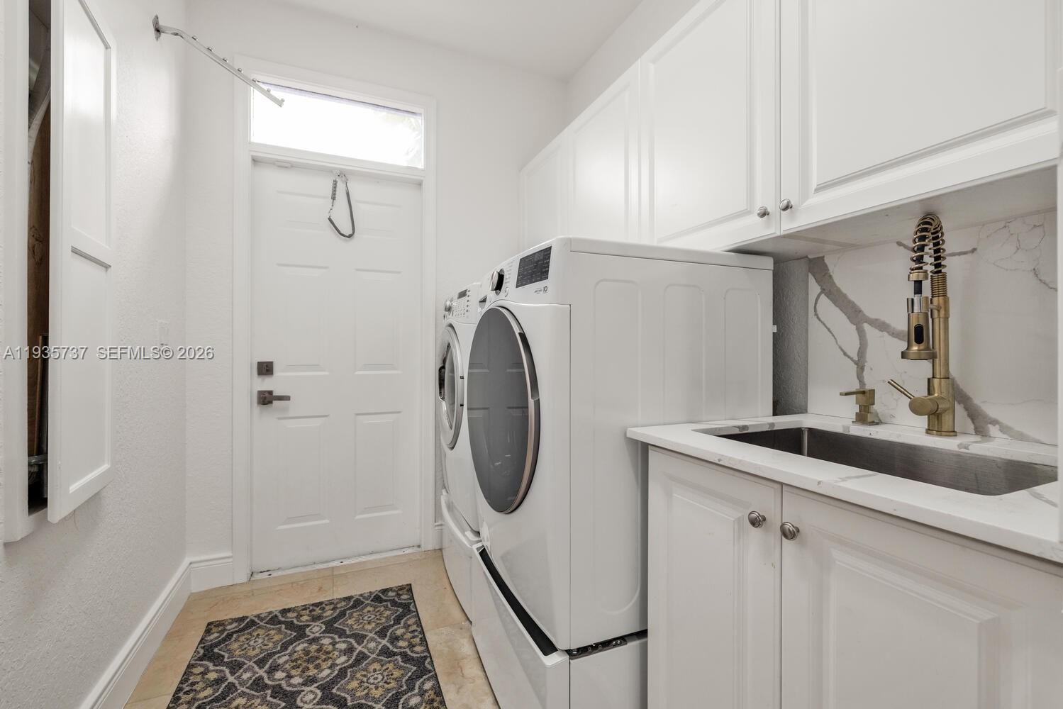 SUNSET LAKES PLAT ONE - Residential