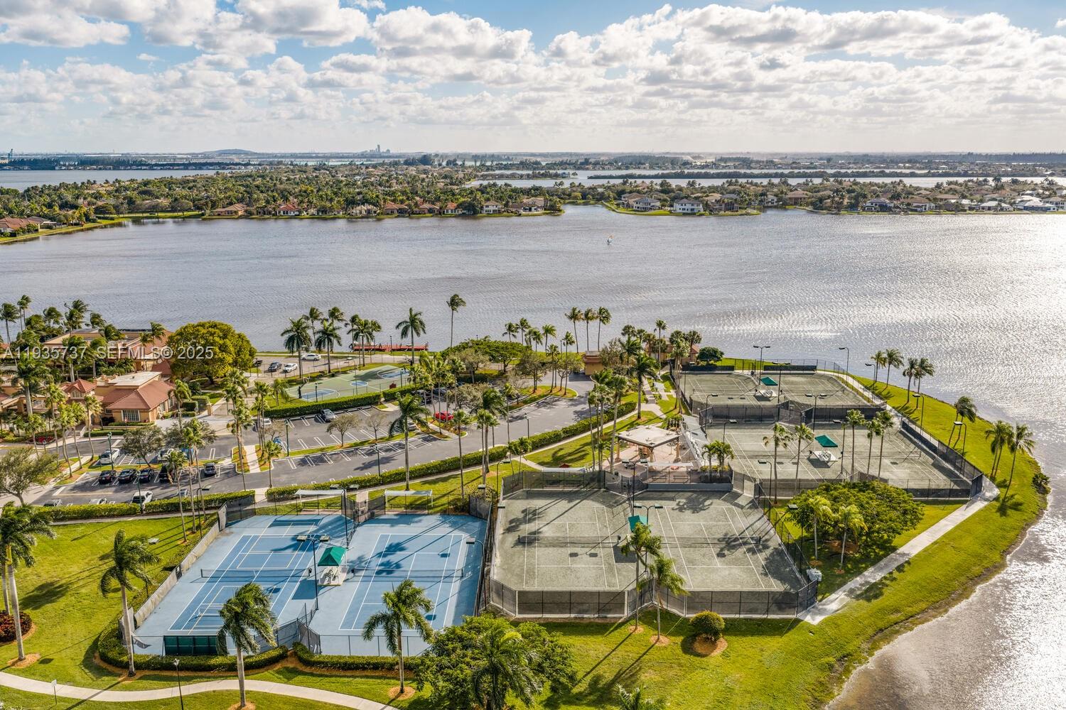 SUNSET LAKES PLAT ONE - Residential