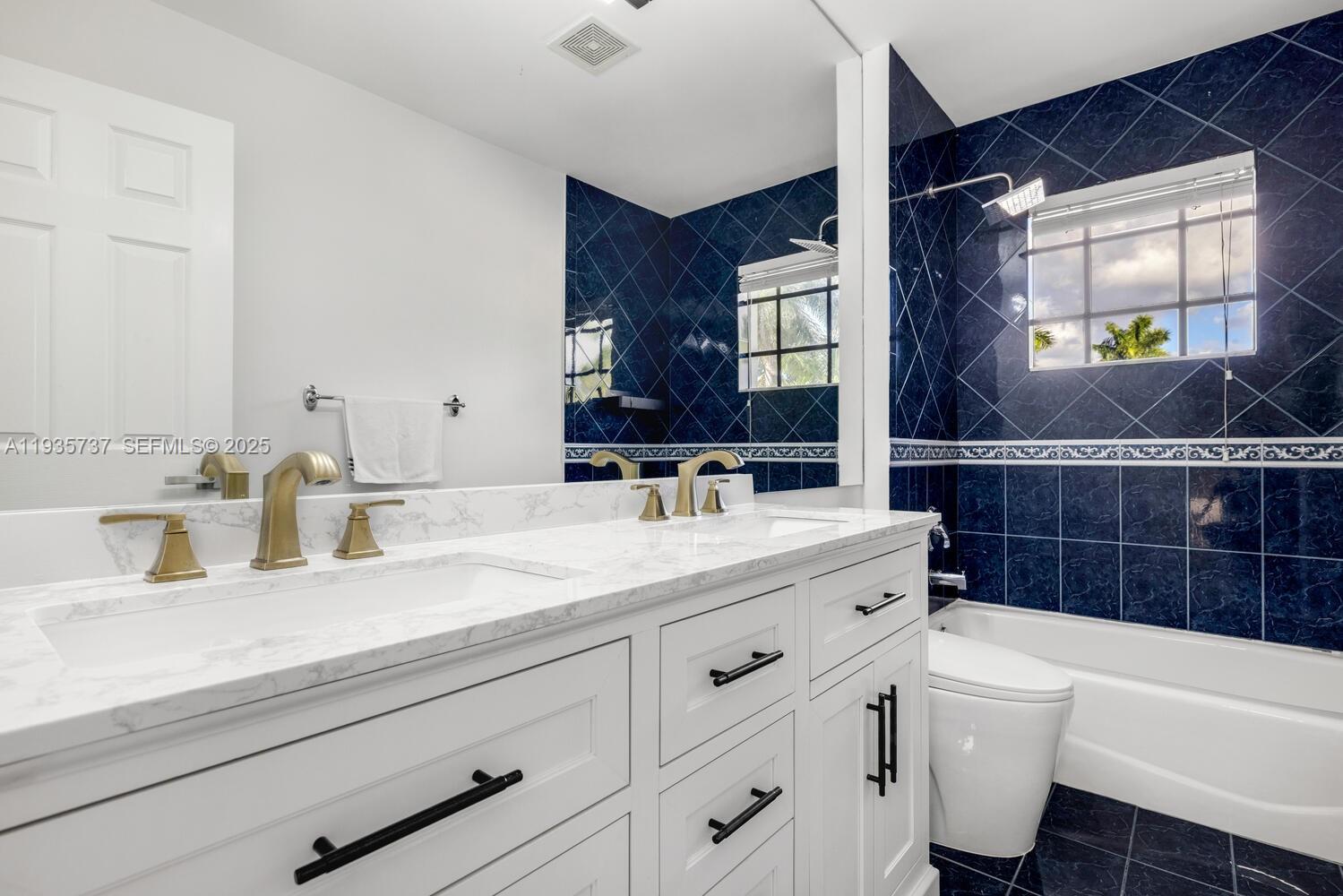 SUNSET LAKES PLAT ONE - Residential