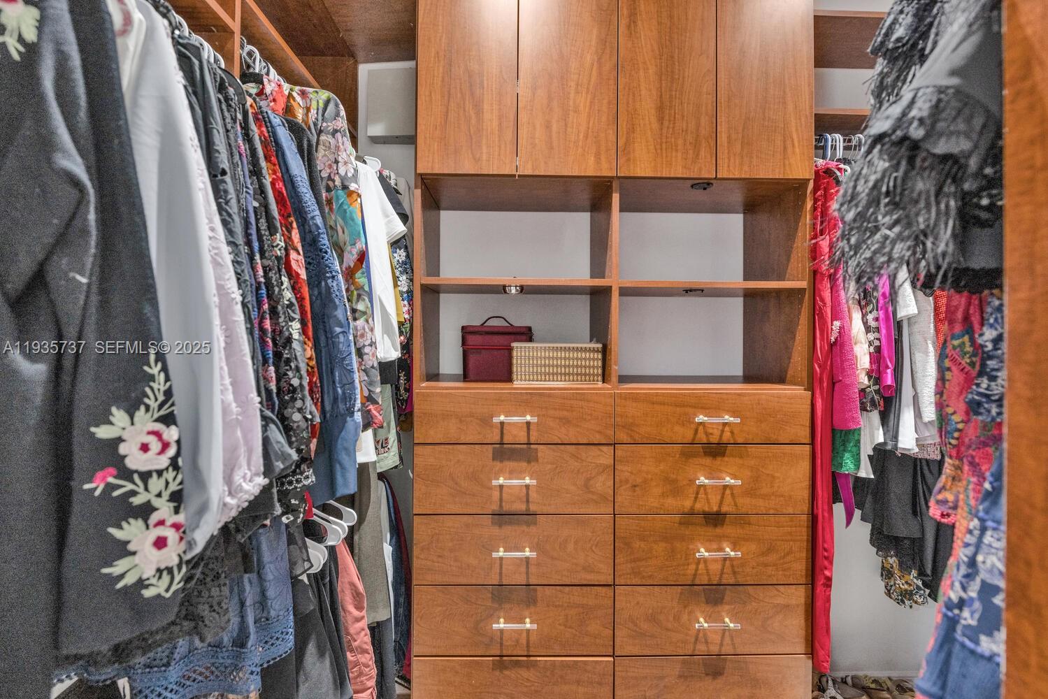 SUNSET LAKES PLAT ONE - Residential