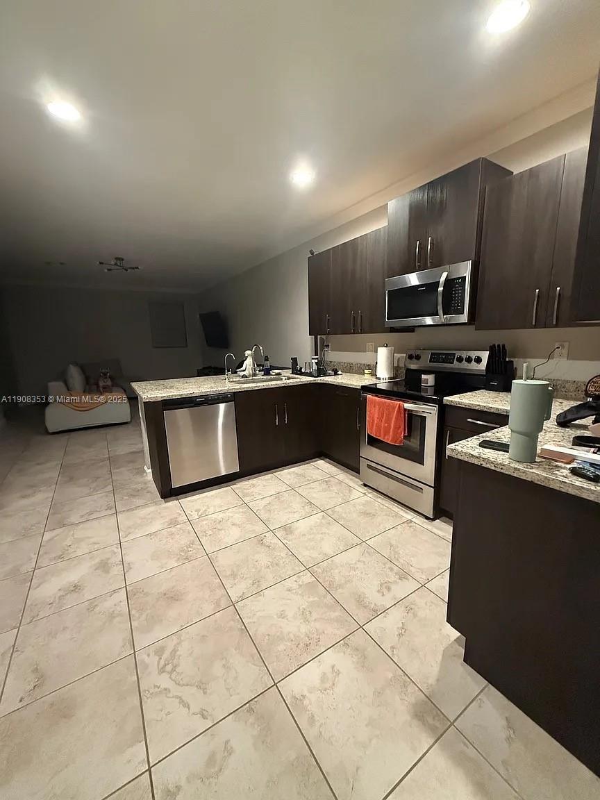 KEYS GARDEN - Residential Lease