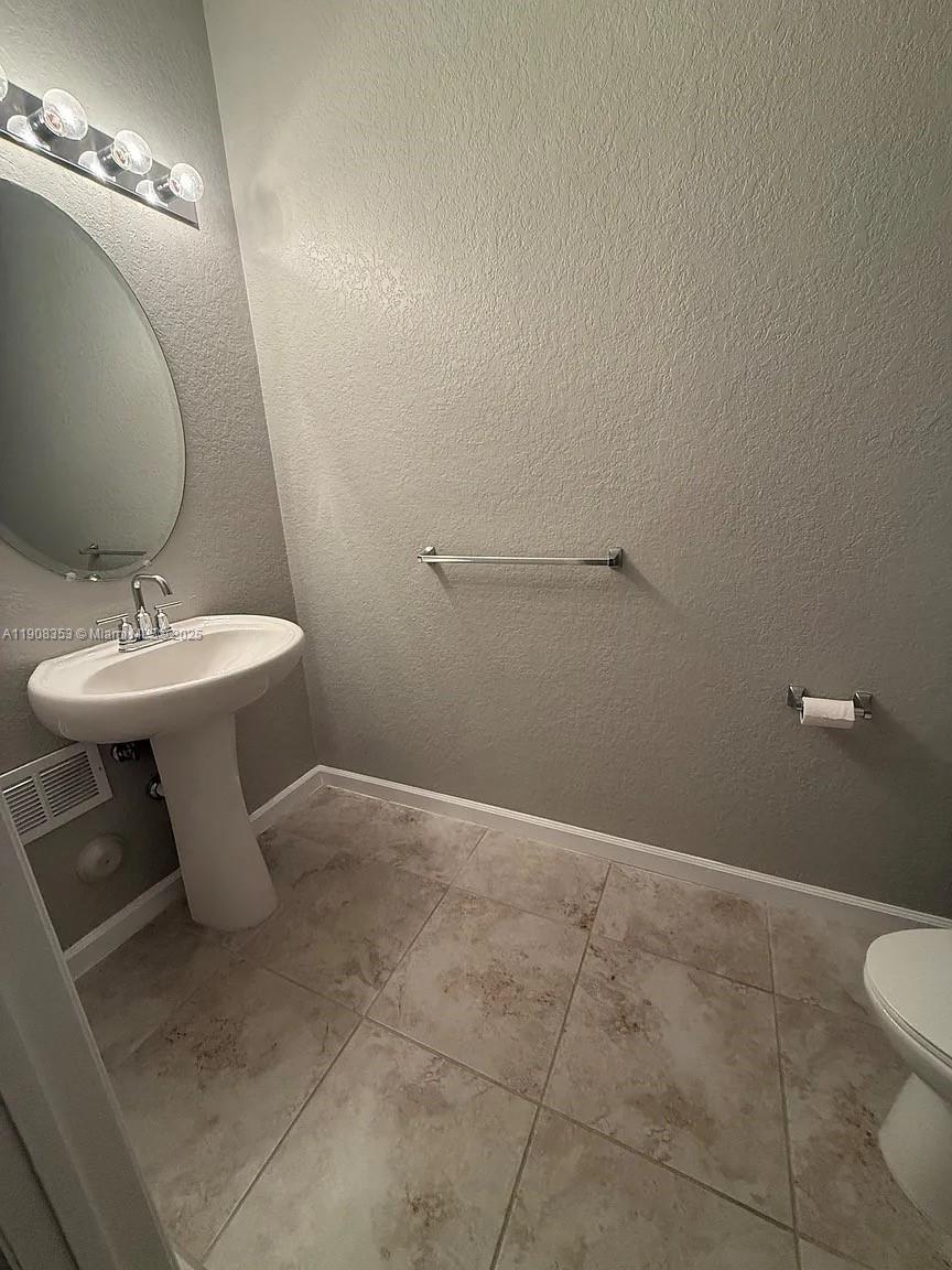 KEYS GARDEN - Residential Lease