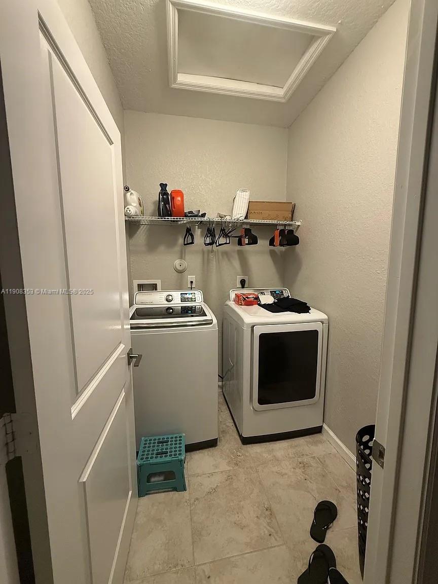 KEYS GARDEN - Residential Lease