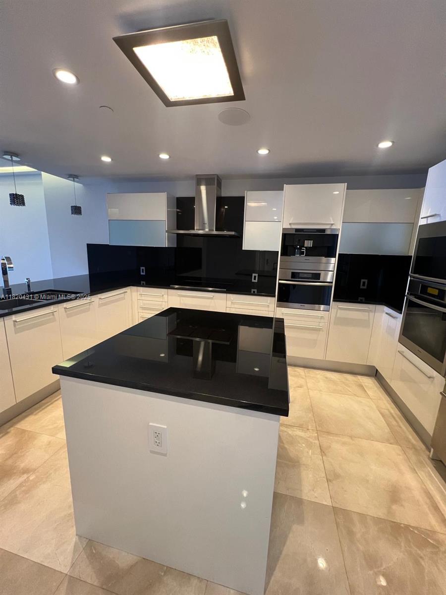 17121 Collins Ave 1205