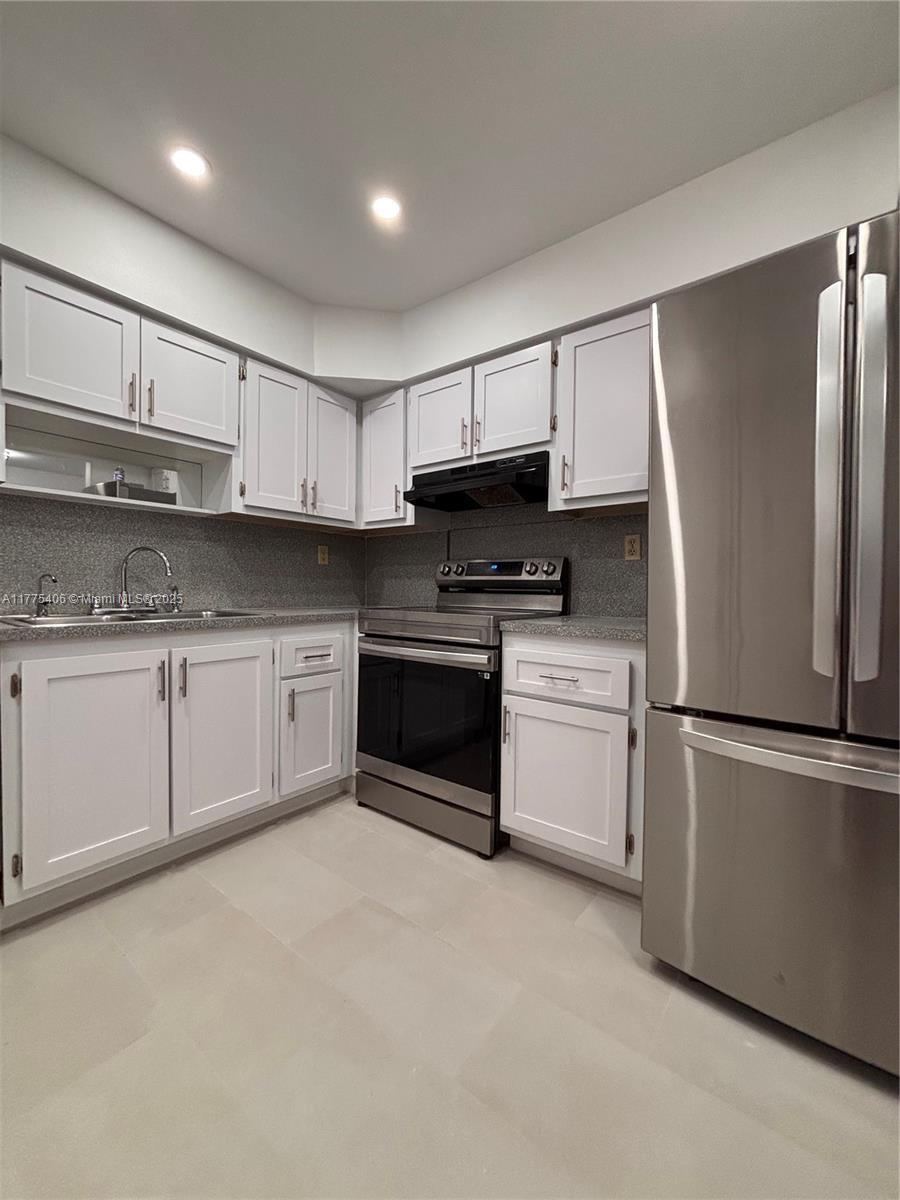 OLYMPUS CONDO PHASE - Residential Lease