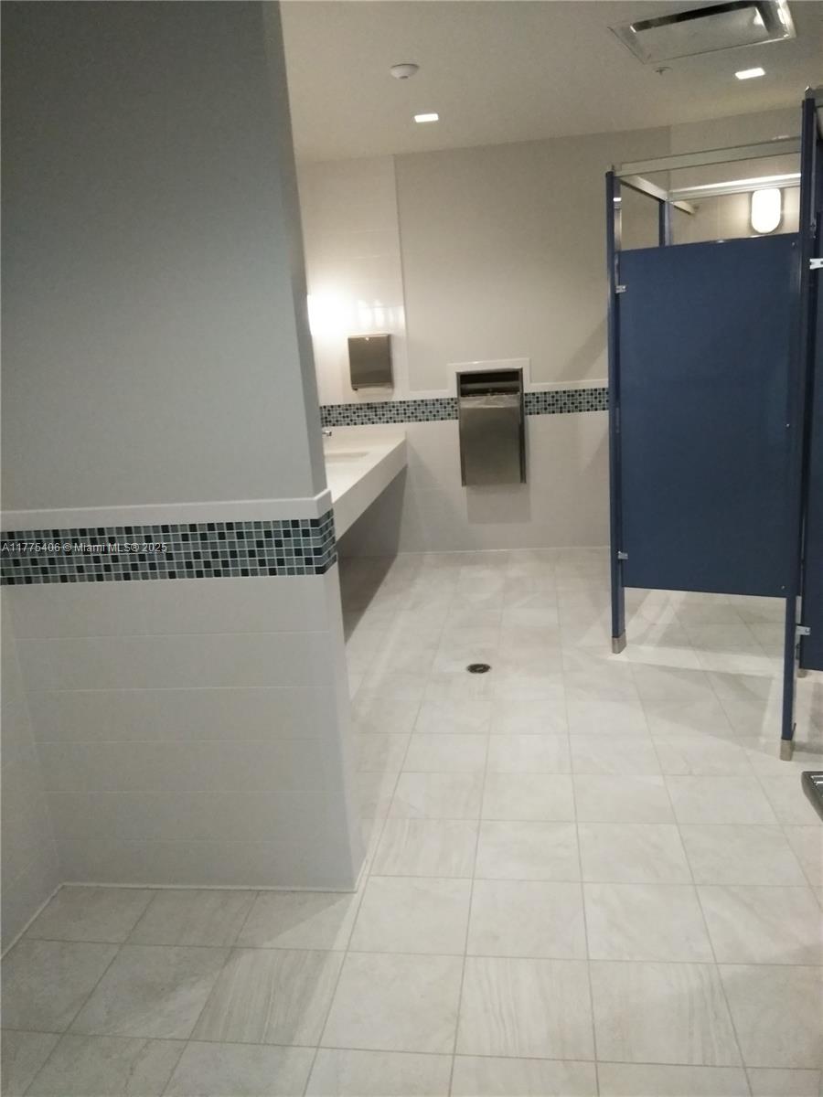 OLYMPUS CONDO PHASE - Residential Lease