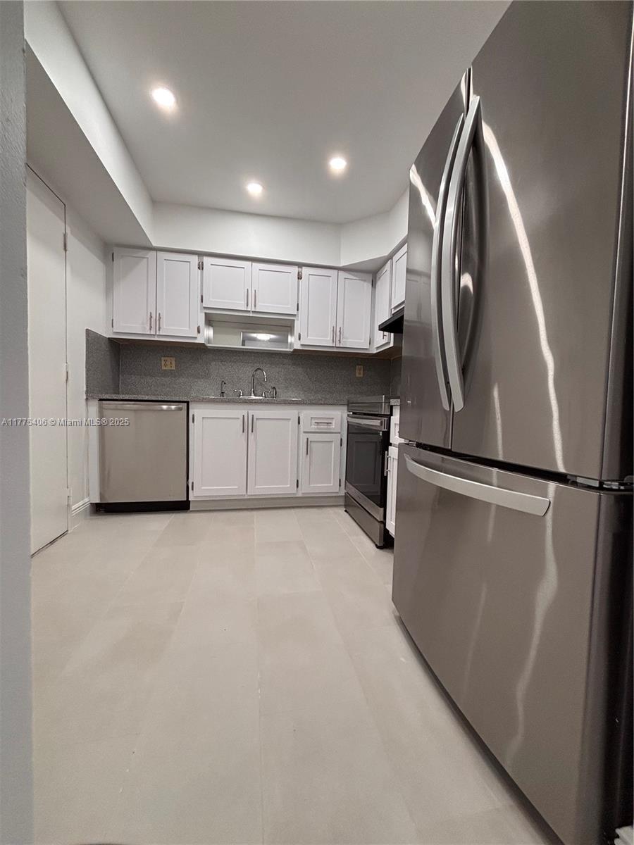 OLYMPUS CONDO PHASE - Residential Lease