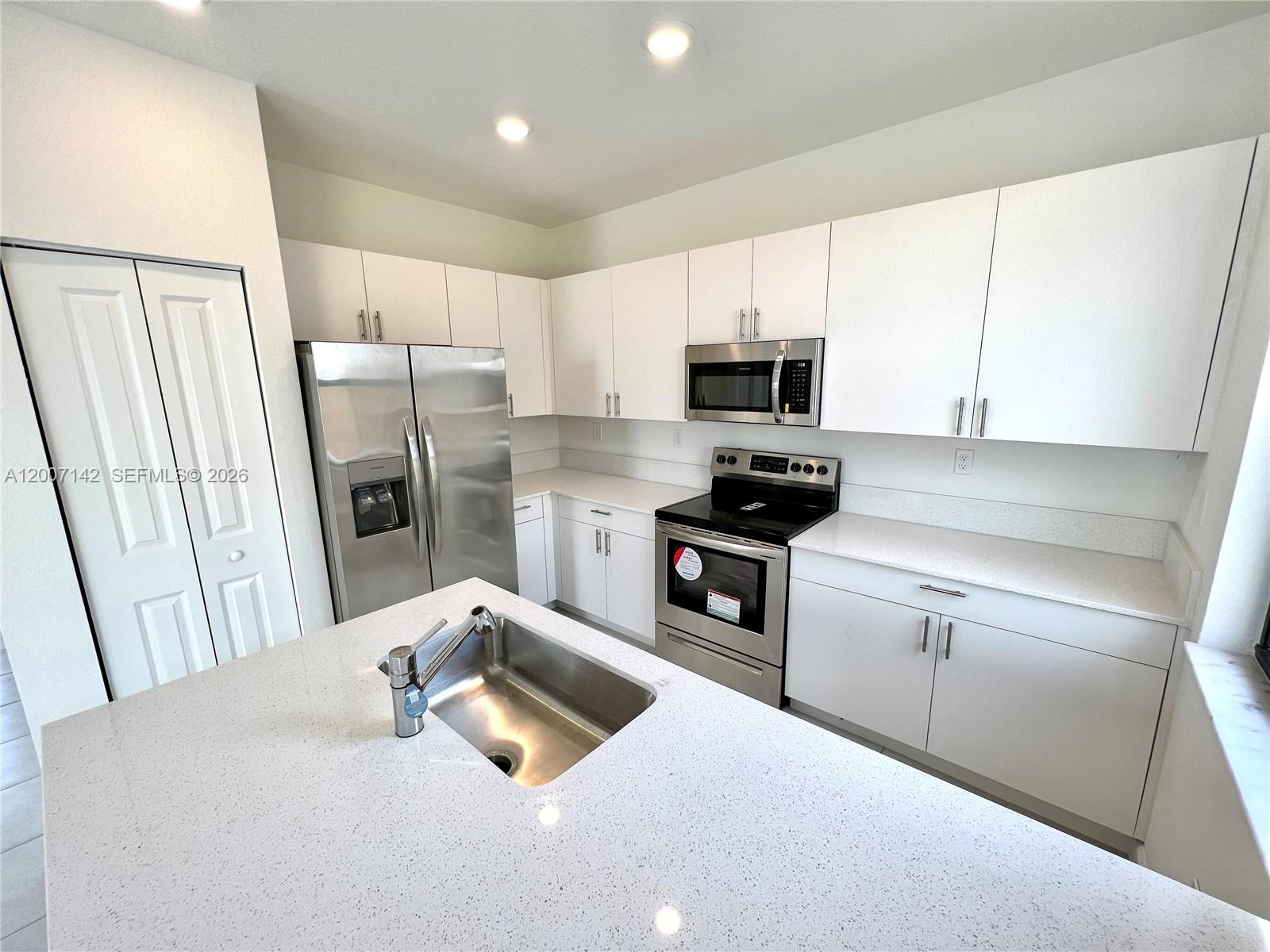 KENDALL ASSEMBLAGE SOUTH - Residential