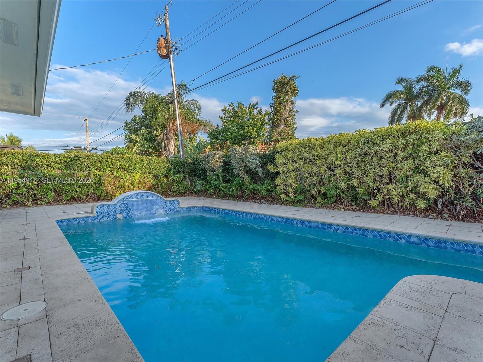 IMPERIAL POINT 1 SEC - Residential