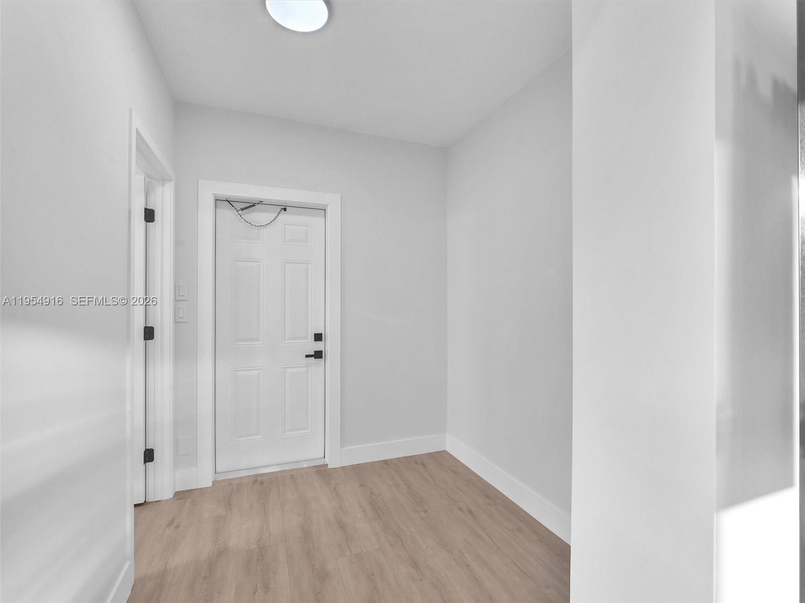 IMPERIAL POINT 1 SEC - Residential