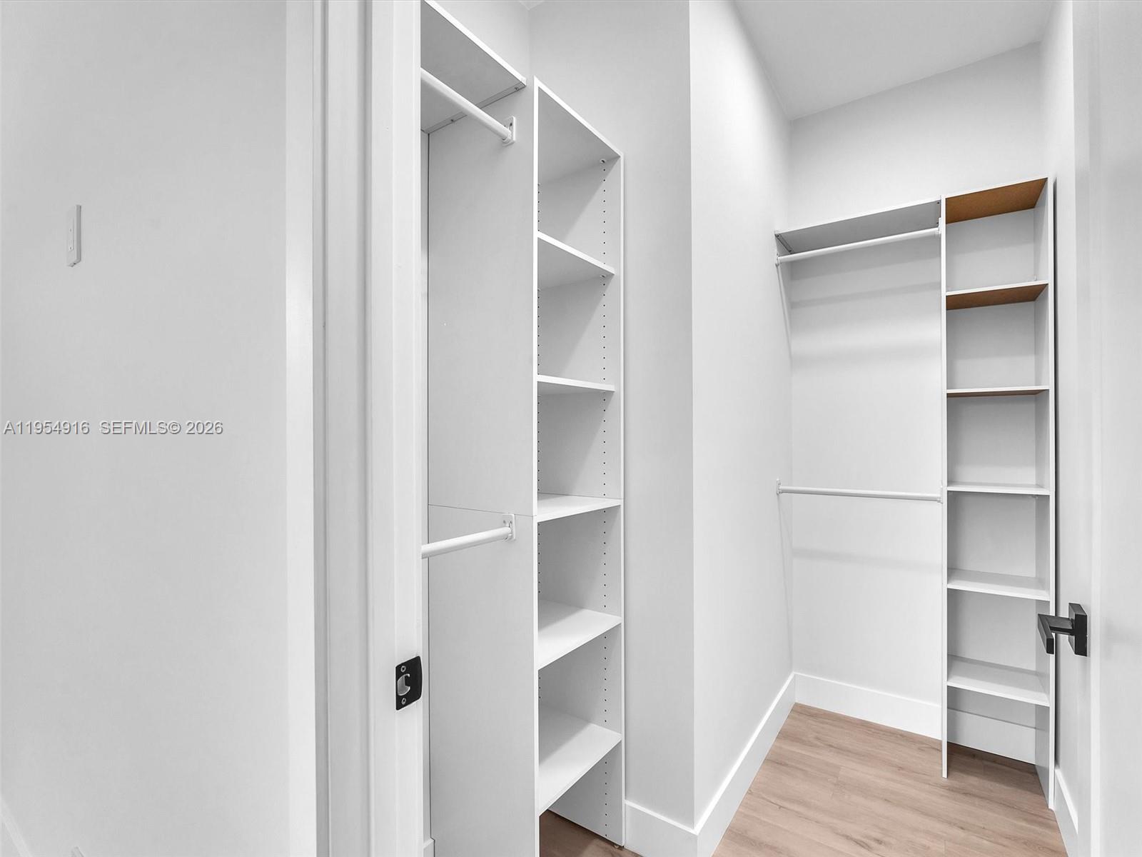 IMPERIAL POINT 1 SEC - Residential