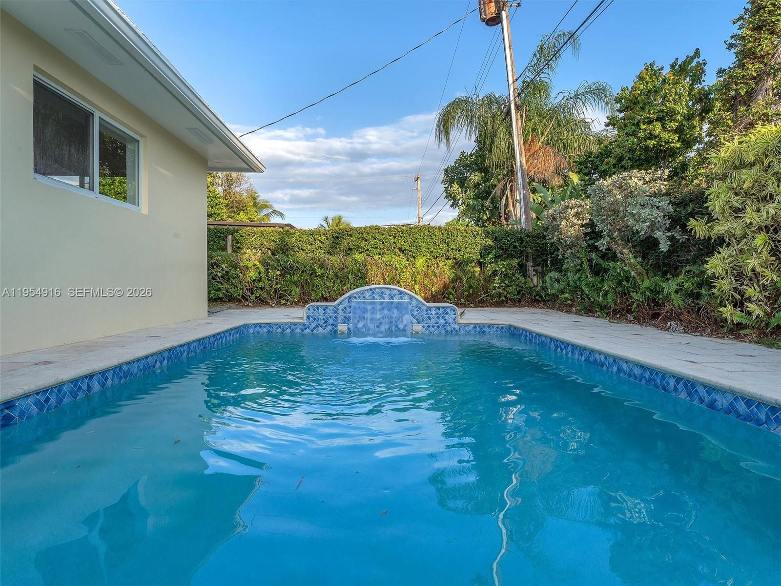 IMPERIAL POINT 1 SEC - Residential