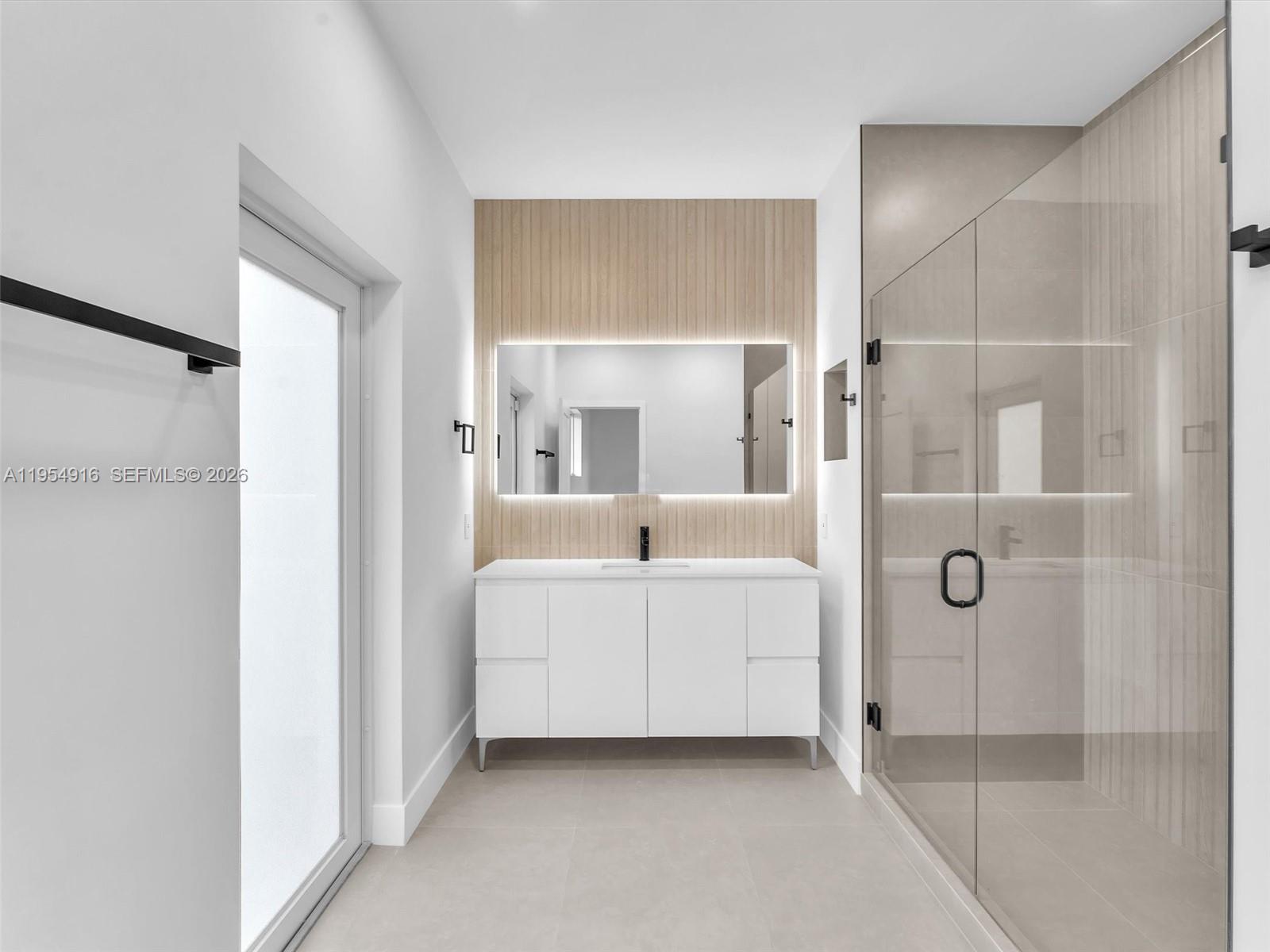 IMPERIAL POINT 1 SEC - Residential