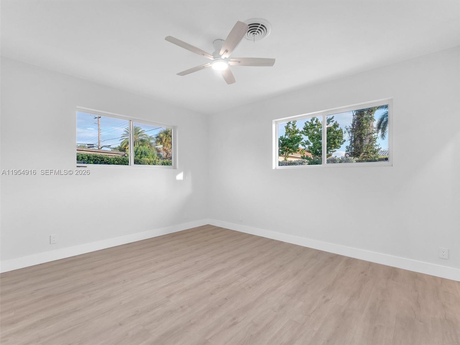 IMPERIAL POINT 1 SEC - Residential