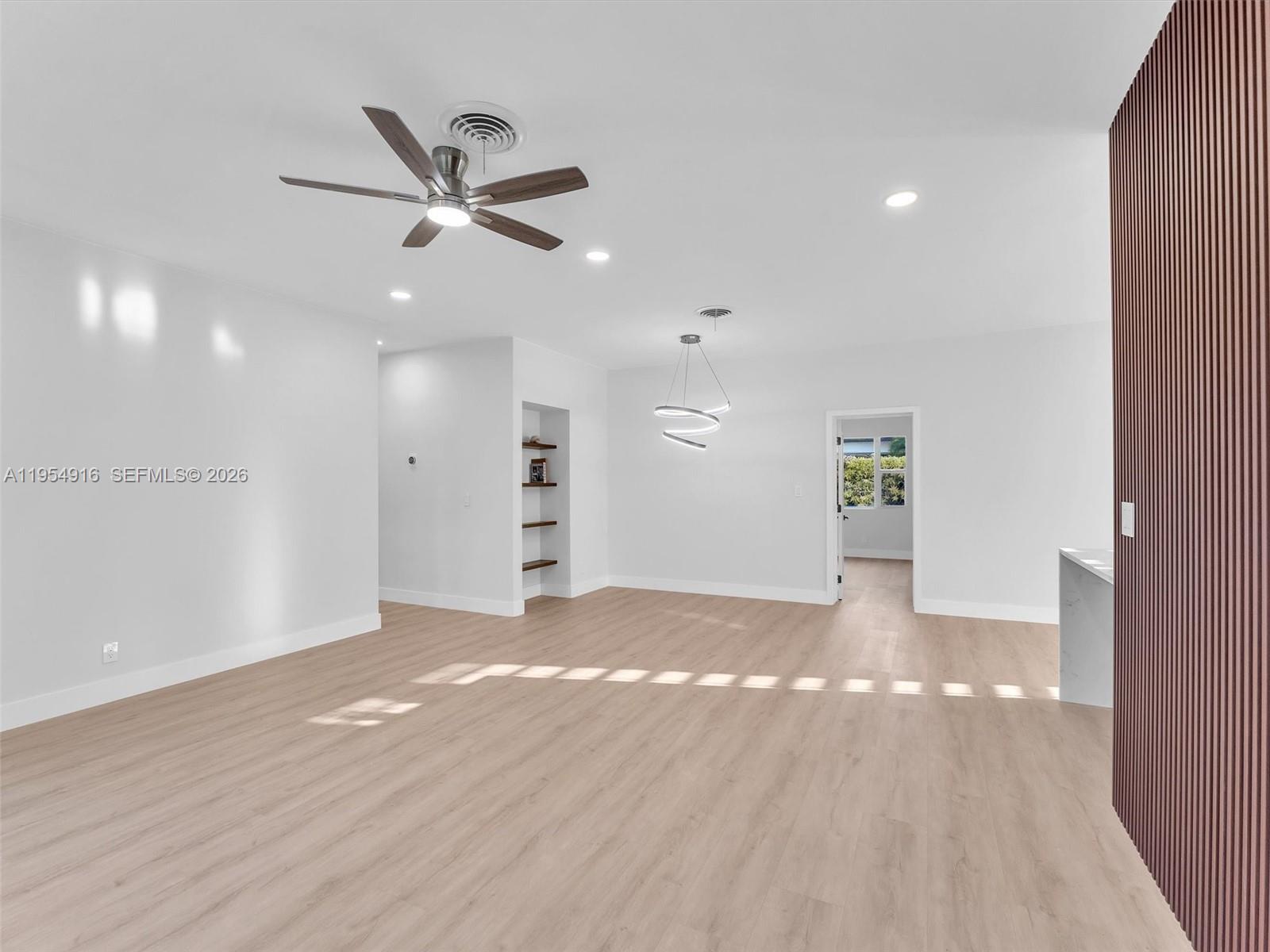 IMPERIAL POINT 1 SEC - Residential