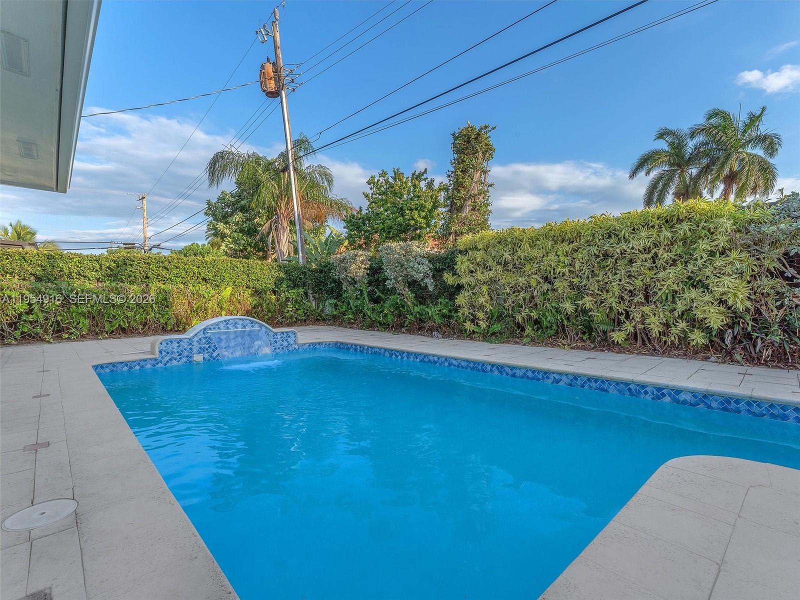 IMPERIAL POINT 1 SEC - Residential