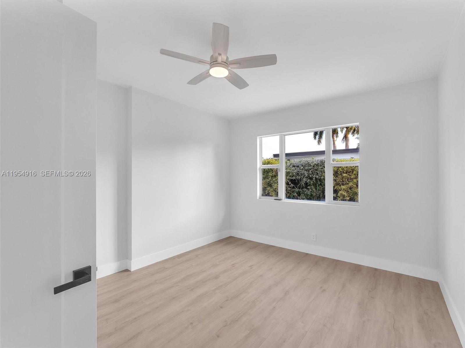 IMPERIAL POINT 1 SEC - Residential