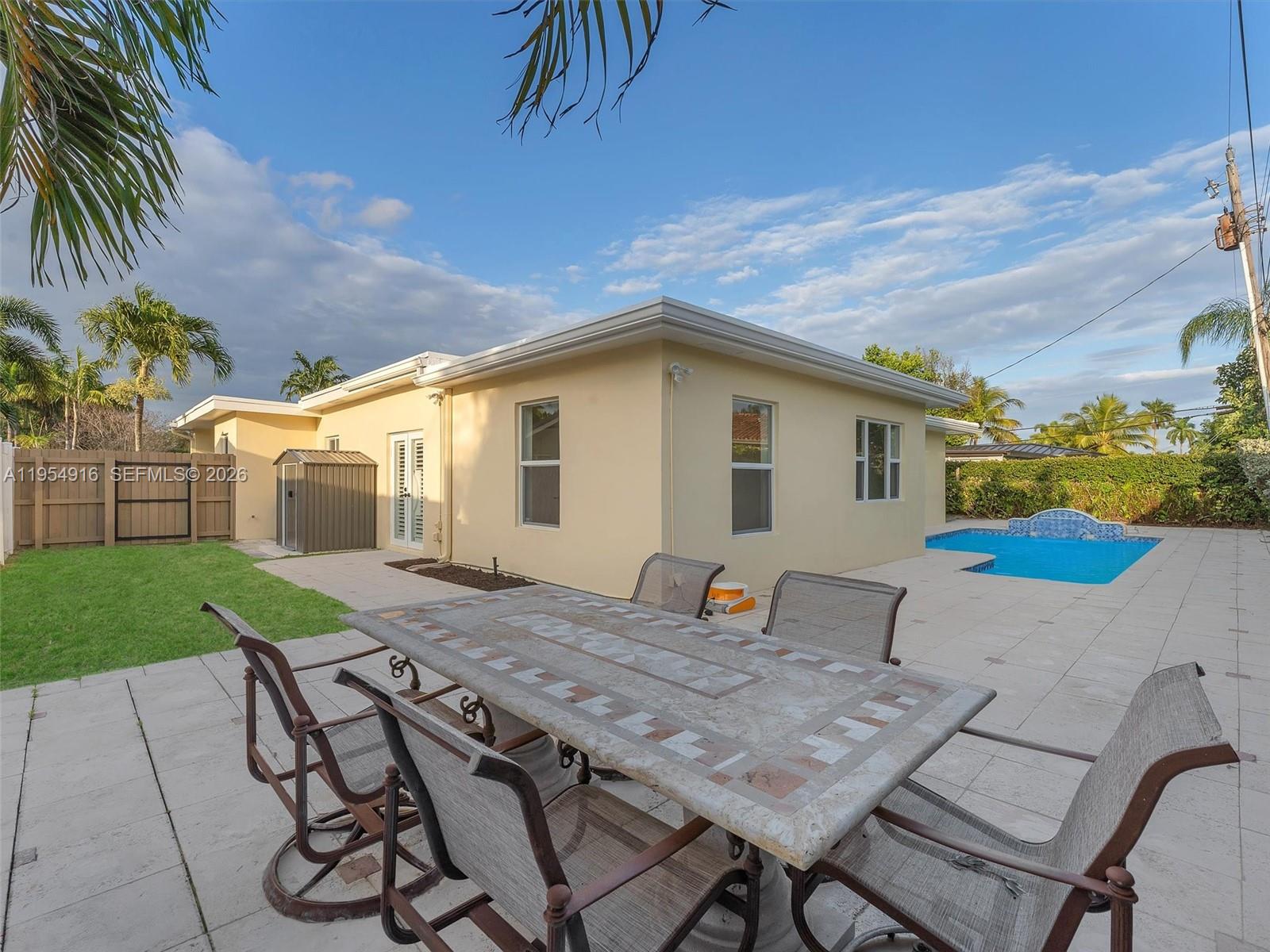 IMPERIAL POINT 1 SEC - Residential