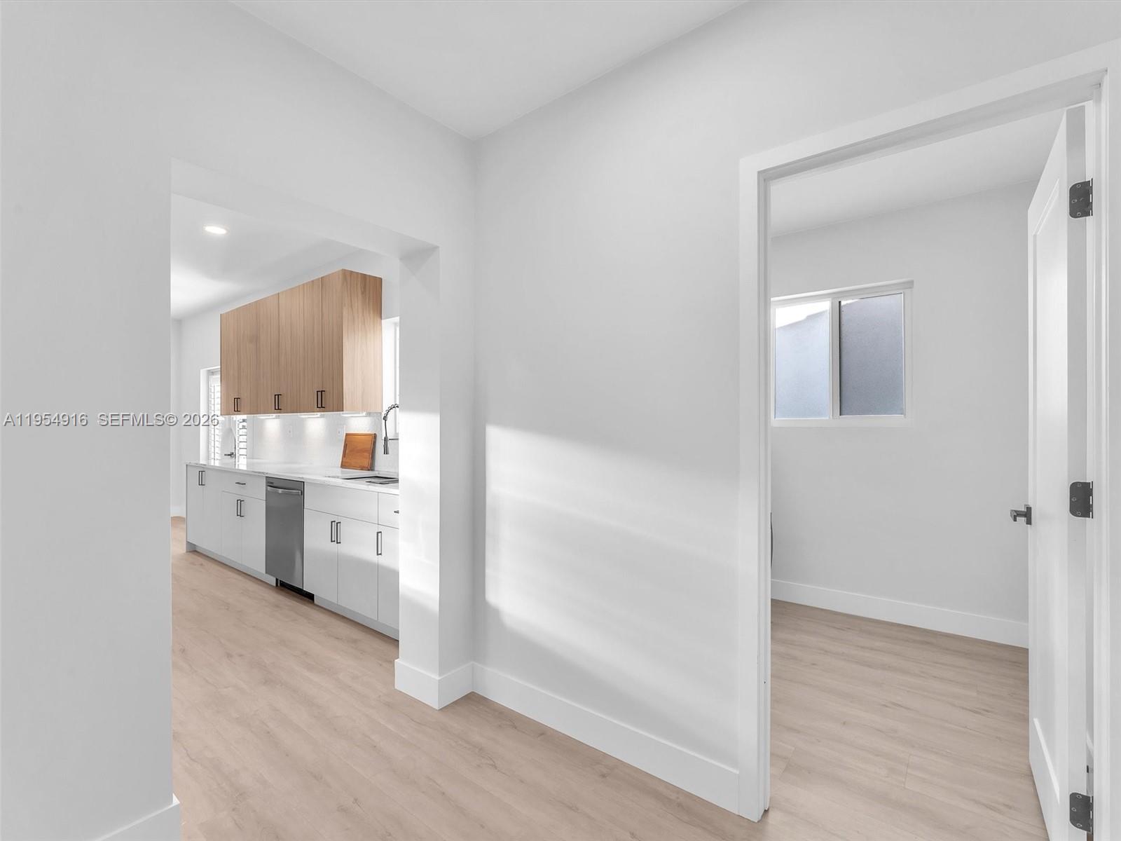 IMPERIAL POINT 1 SEC - Residential