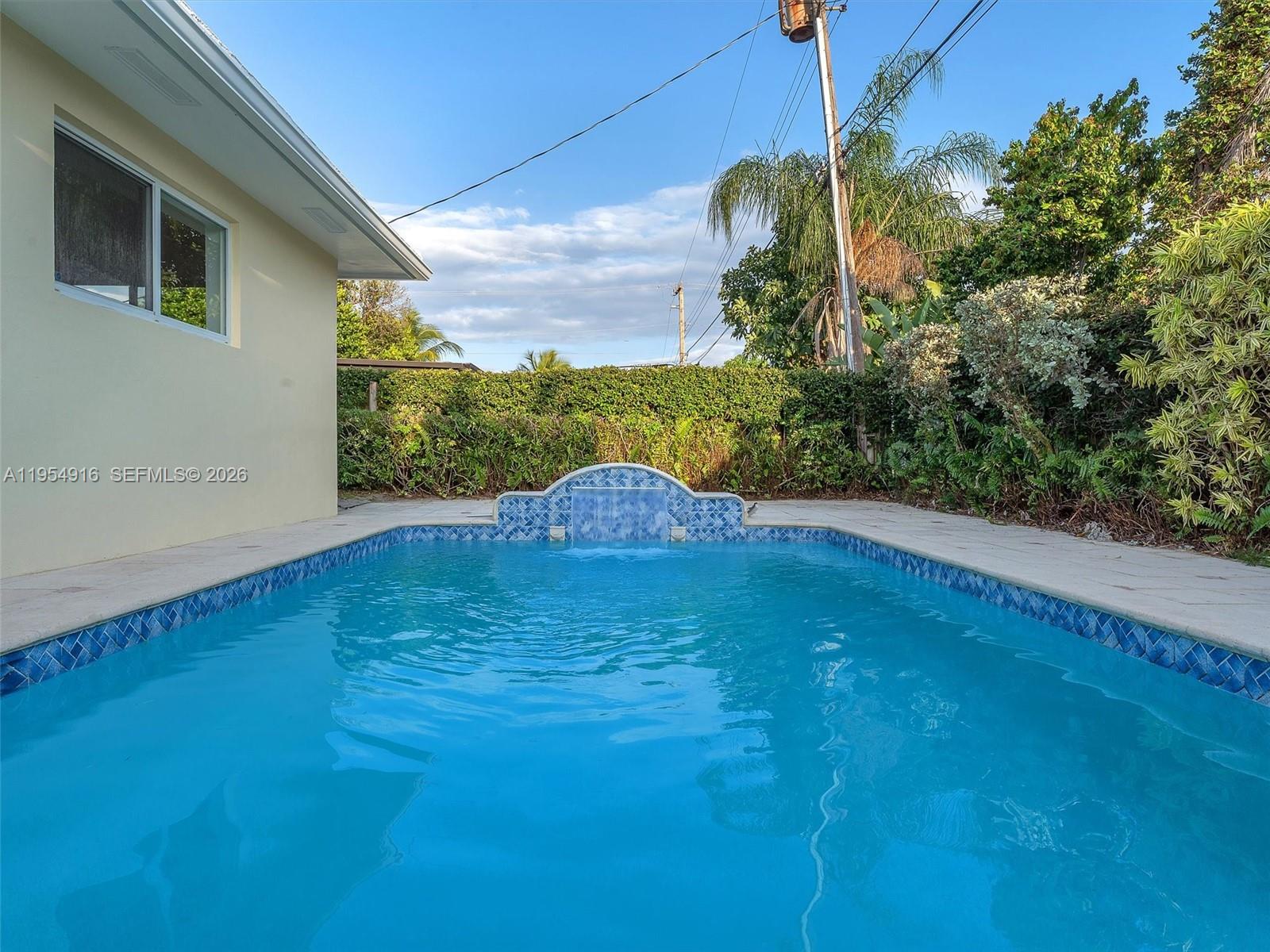 IMPERIAL POINT 1 SEC - Residential