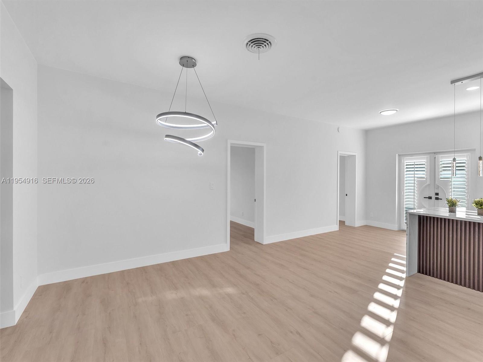 IMPERIAL POINT 1 SEC - Residential