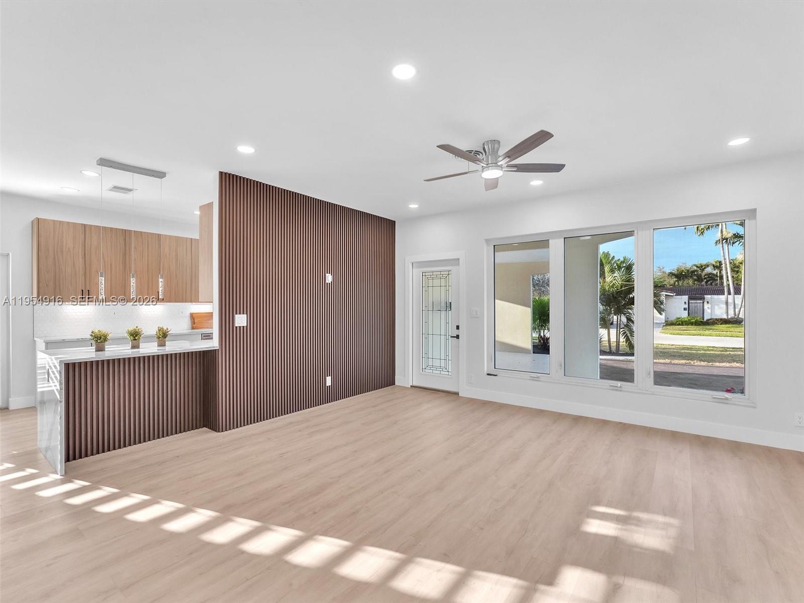 IMPERIAL POINT 1 SEC - Residential