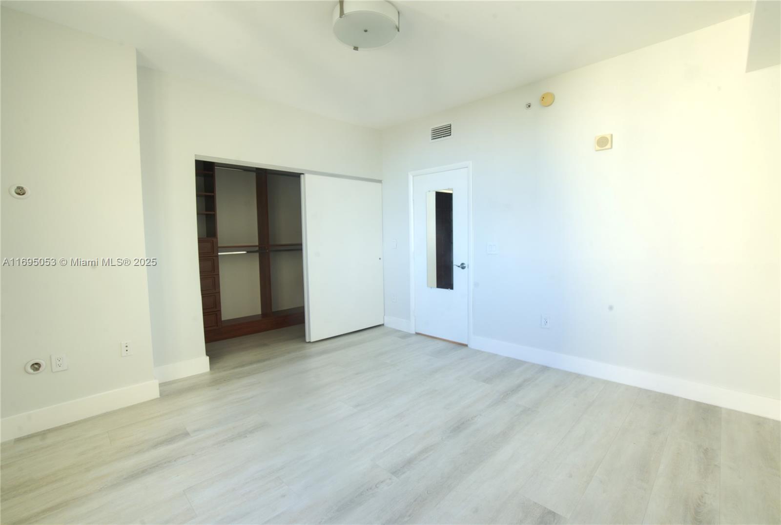 AVENTURA MARINA CONDO NUM - Residential