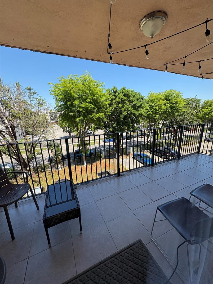 PALM-WEST GARDENS CONDO - Residential