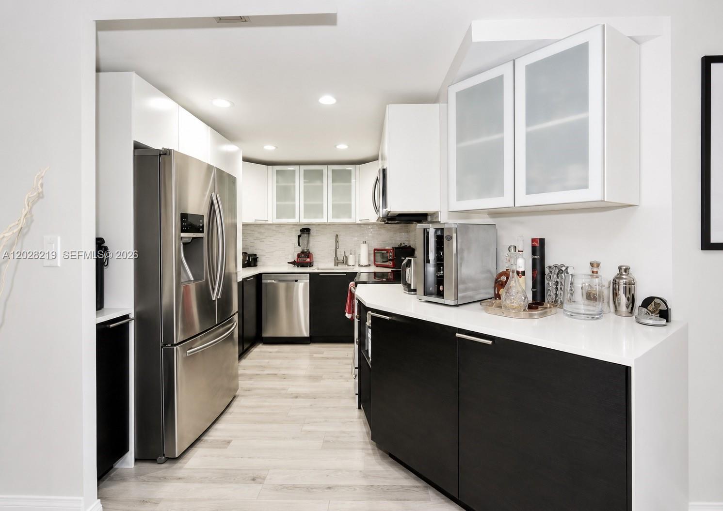 View photos, virtual tours, details... 2500 Parkview Dr 1815