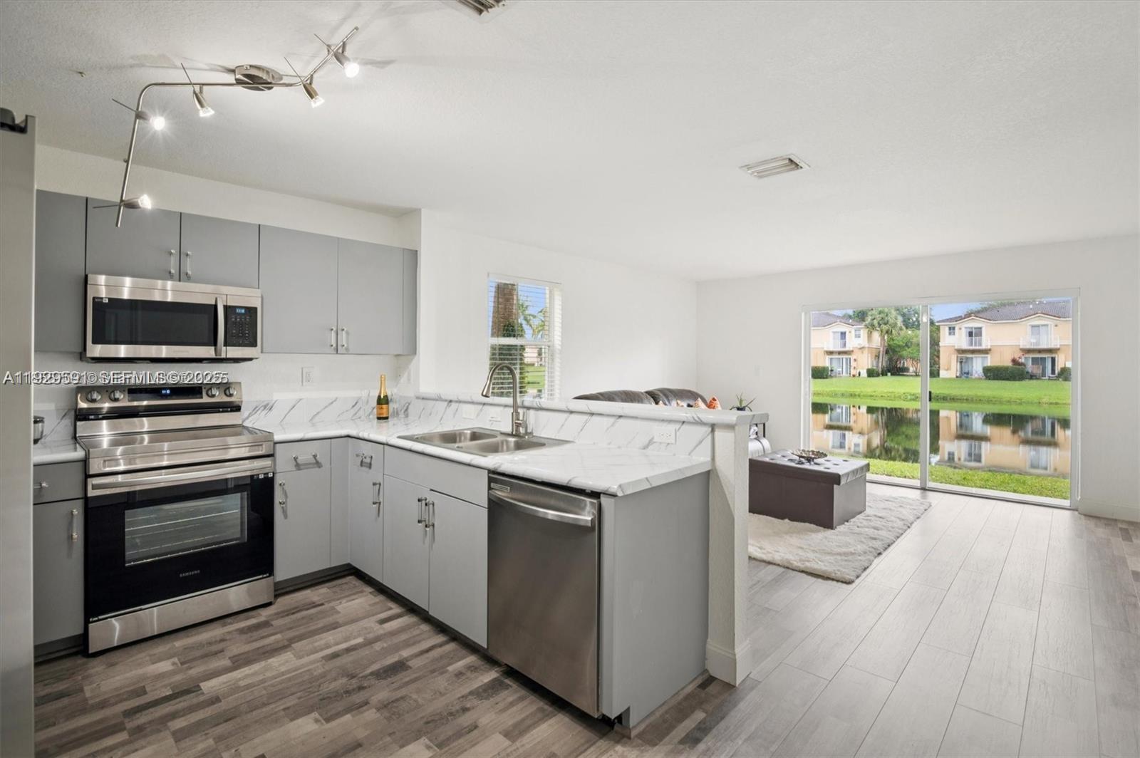 MELROSE POINT CONDO - Residential Lease