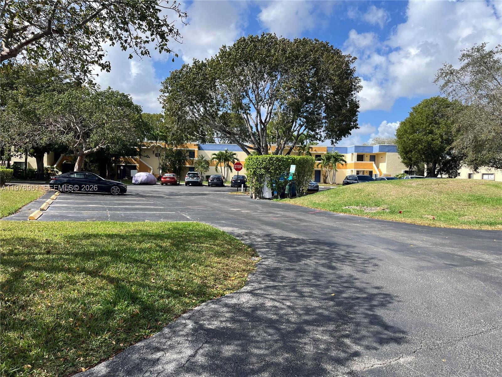 RACQUET CLUB VILLAGE APAR - Residential