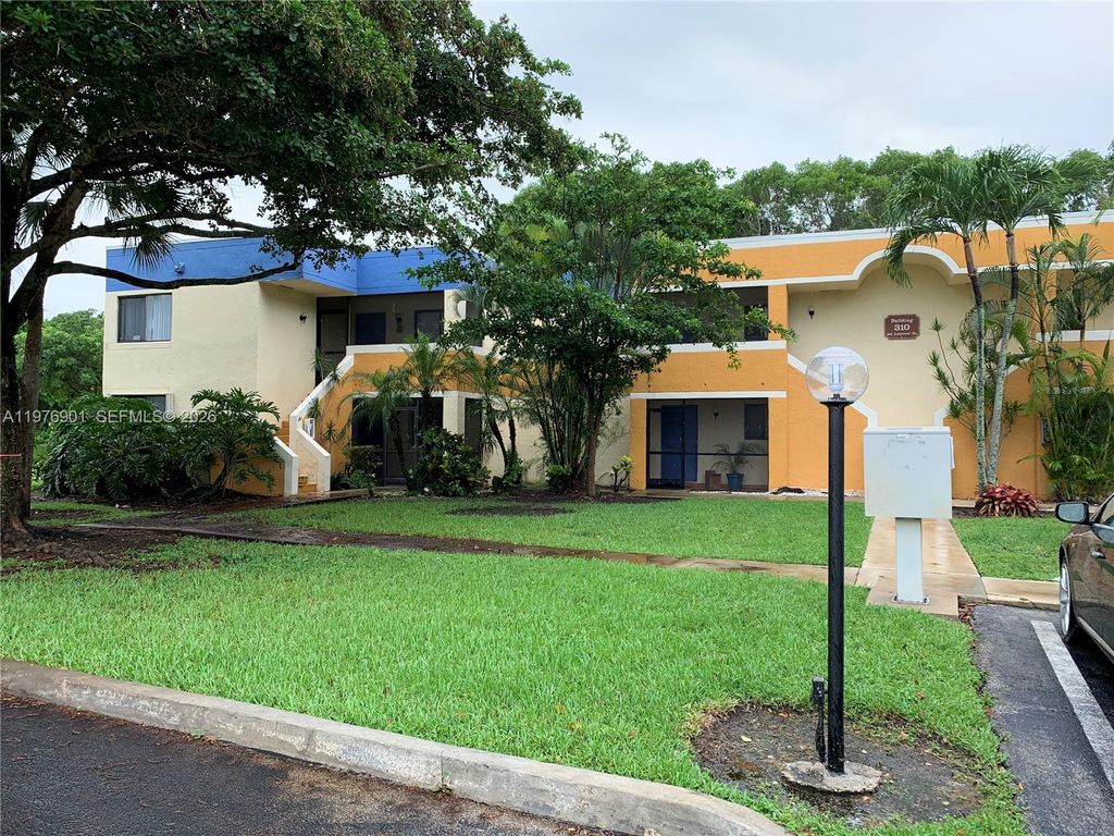 Photo of 183 Lakeview Dr #203, Weston, FL 33326 (MLS # A11976901)